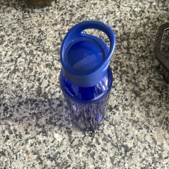 NWOT: Blue Water Bottle. NEW - Picture 3 of 8
